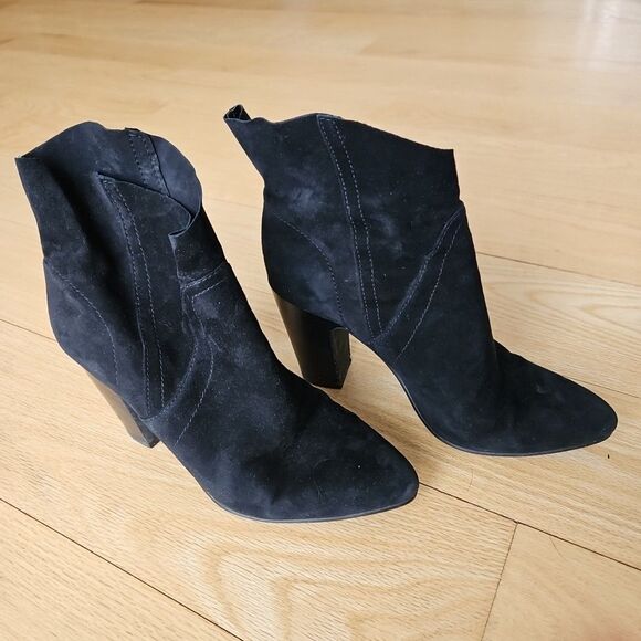 Vince Camuto Black Suede Creestal Pull-on Stacked Heel Ankle Boot 7 - Picture 9 of 9